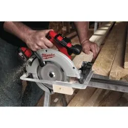 MILWAUKEE SCIE CIRCULAIRE BOIS 18 VOLTS BRUSHLESS M18