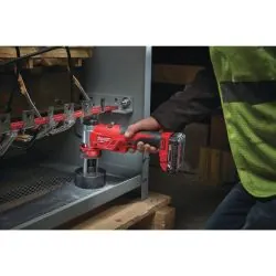 MILWAUKEE EMPORTE PIÈCE HYDRAULIQUE 18 VOLTS FORCE LOGIC