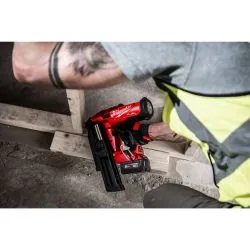 MILWAUKEE CLOUEUR DE CHARPENTE 18 VOLTS FUEL M18 FFN21-0C
