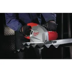 MILWAUKEE SCIE CIRCULAIRE MÉTAIL 1800W MCS 66 4933440615