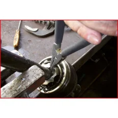 Pince pour goupilles de sécurité de vis de cardan - bec légèrement coudé KSTOOLS 115.0992 | 115.0992