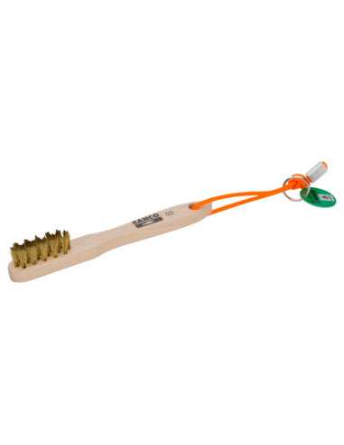 Brosse métallique avec manche en bois