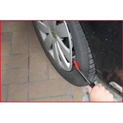 Levier de démontage d'enjoliveurs avec protection KSTOOLS 911.8150 | C